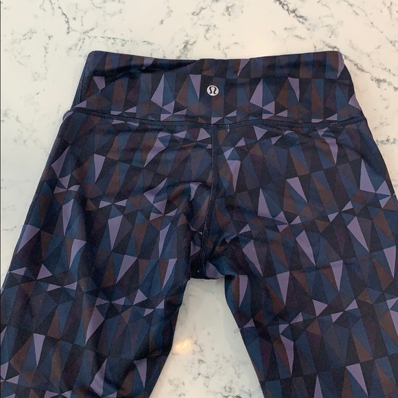 Lululemon yoga pants - size 4 - Picture 4 of 6